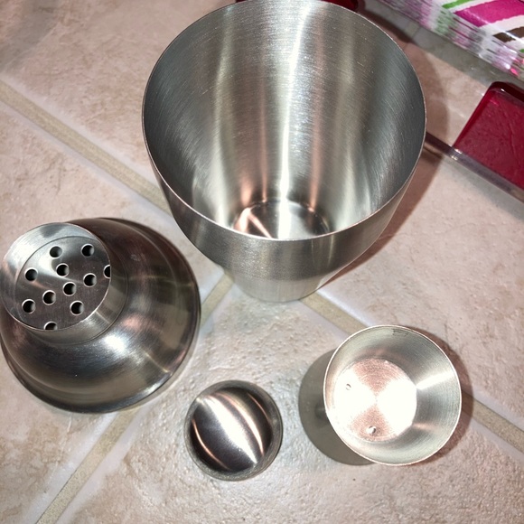 Brand New Stainless Steel Cocktail Shaker - Picture 2 of 6